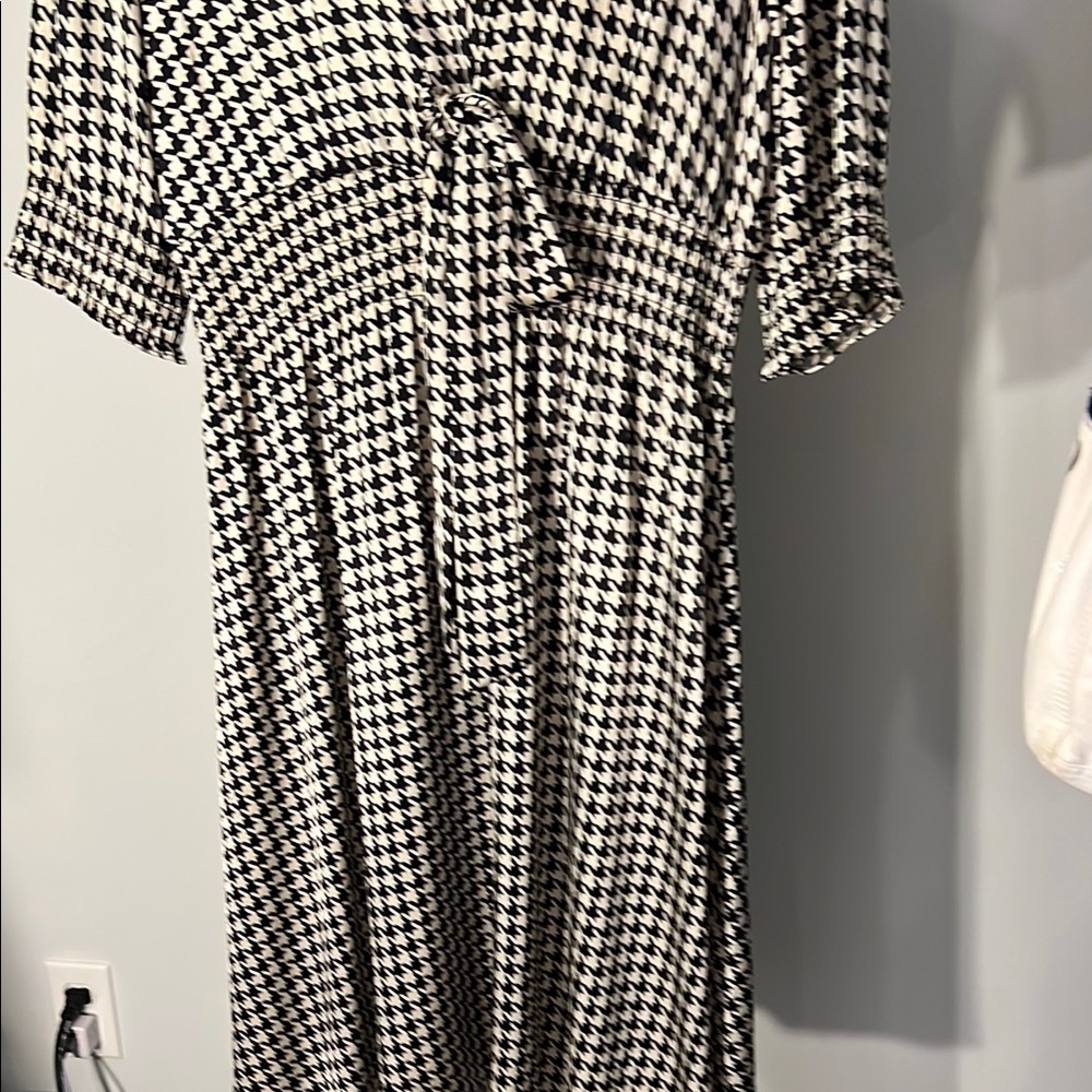 Vertigo Paris Black and White Houndstooth Long Sleeve Dress